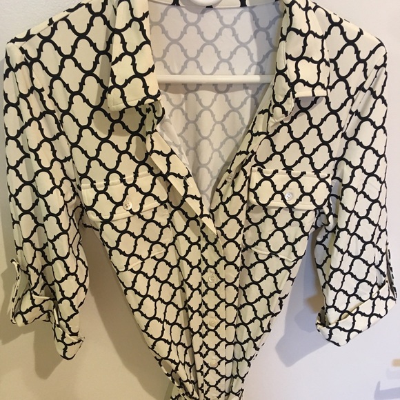 Women’s ivory and black print J McLaughlin dress. - Picture 2 of 3